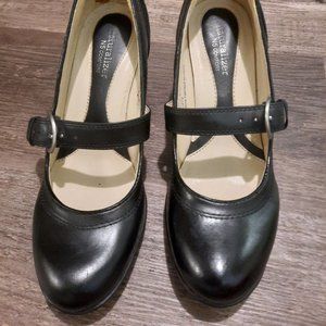 Naturalizer-Woman Leather shoes - Cushioned comfortable stylish. Worn them once.